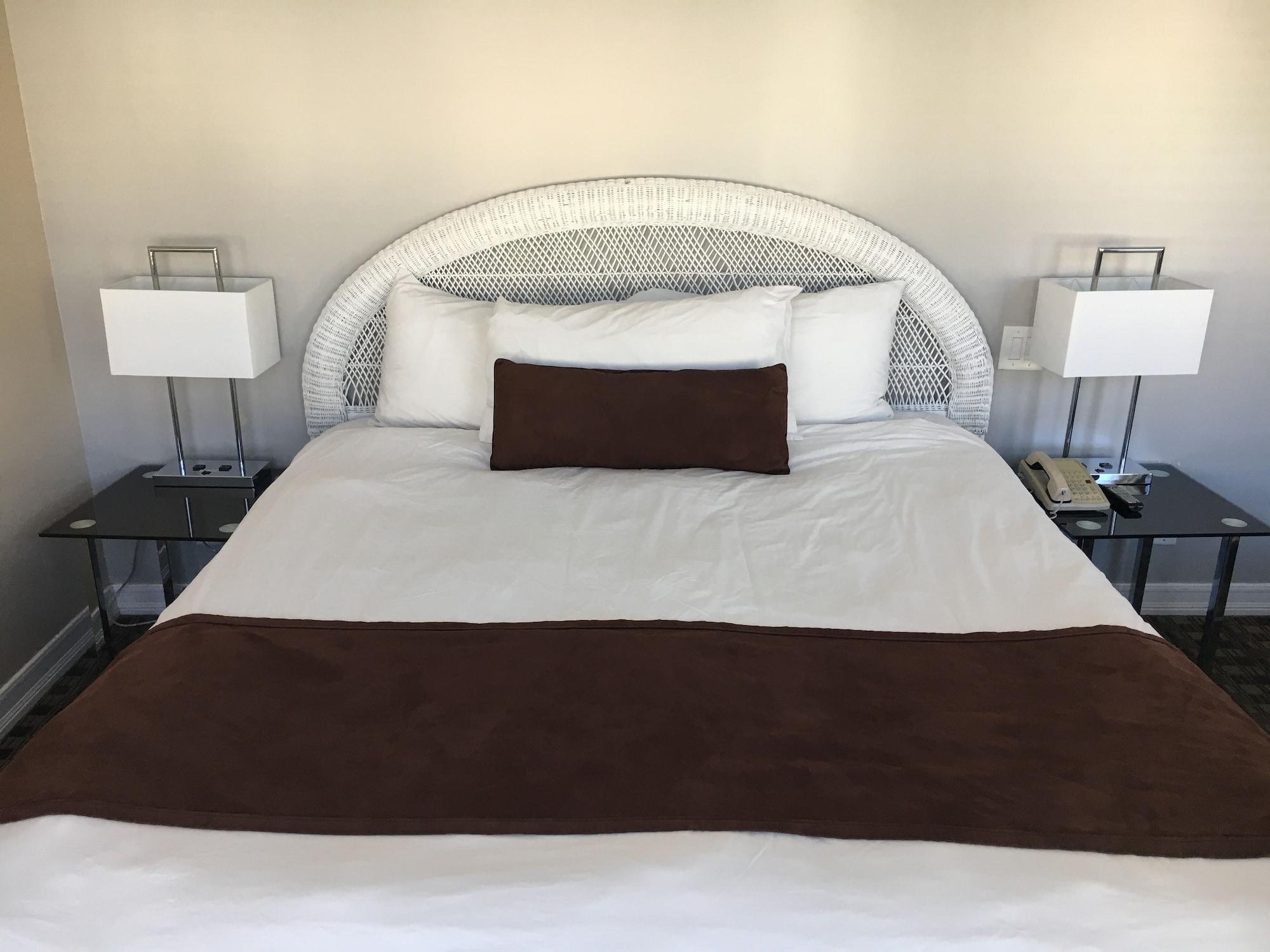 Glenmore Plaza Hotel Avalon Extérieur photo