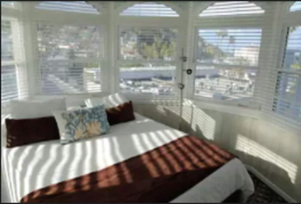Glenmore Plaza Hotel Avalon Extérieur photo