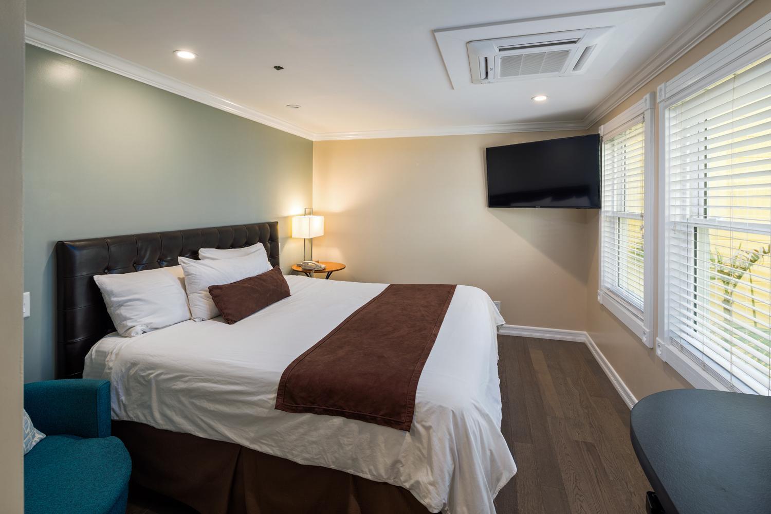 Glenmore Plaza Hotel Avalon Extérieur photo
