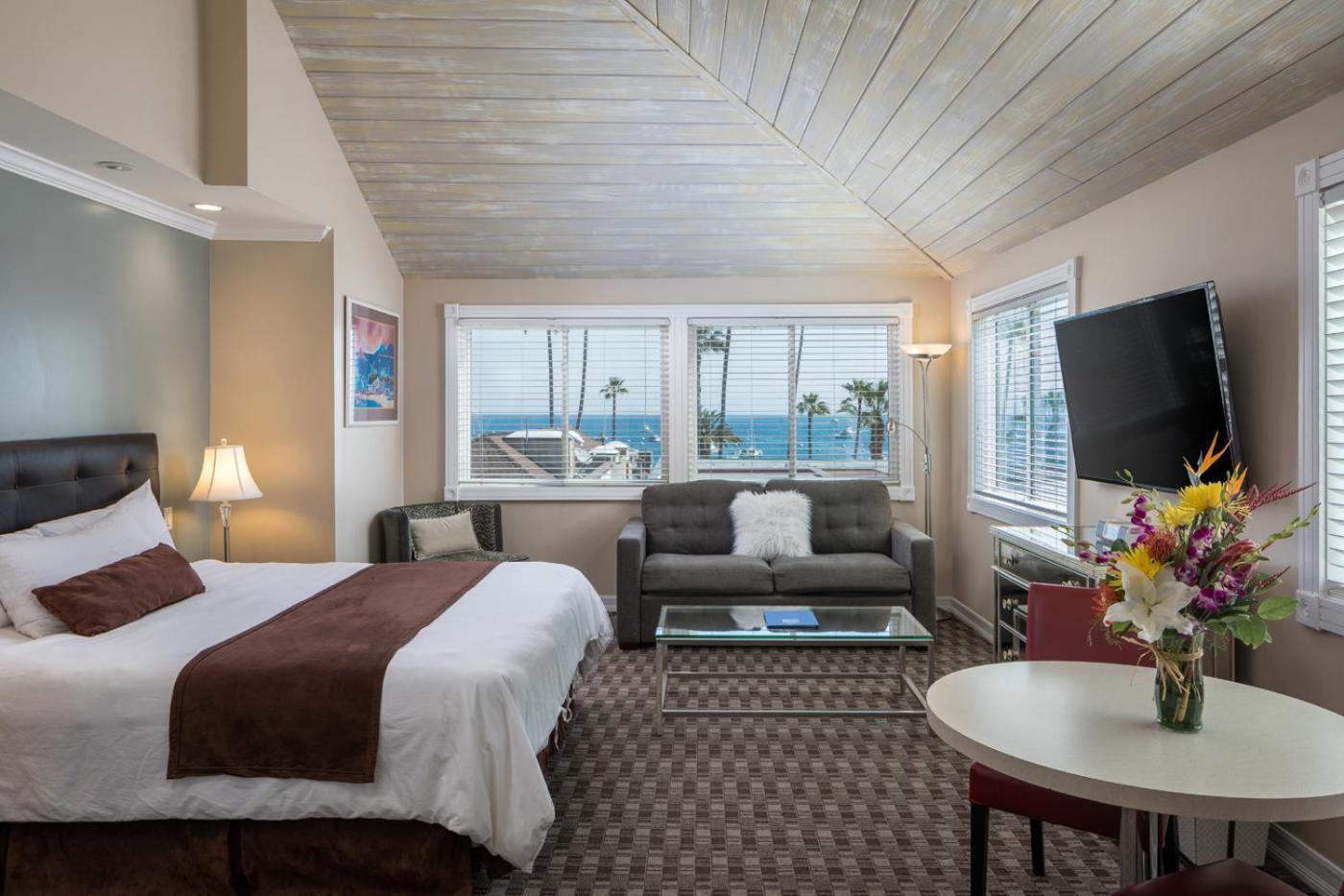 Glenmore Plaza Hotel Avalon Extérieur photo