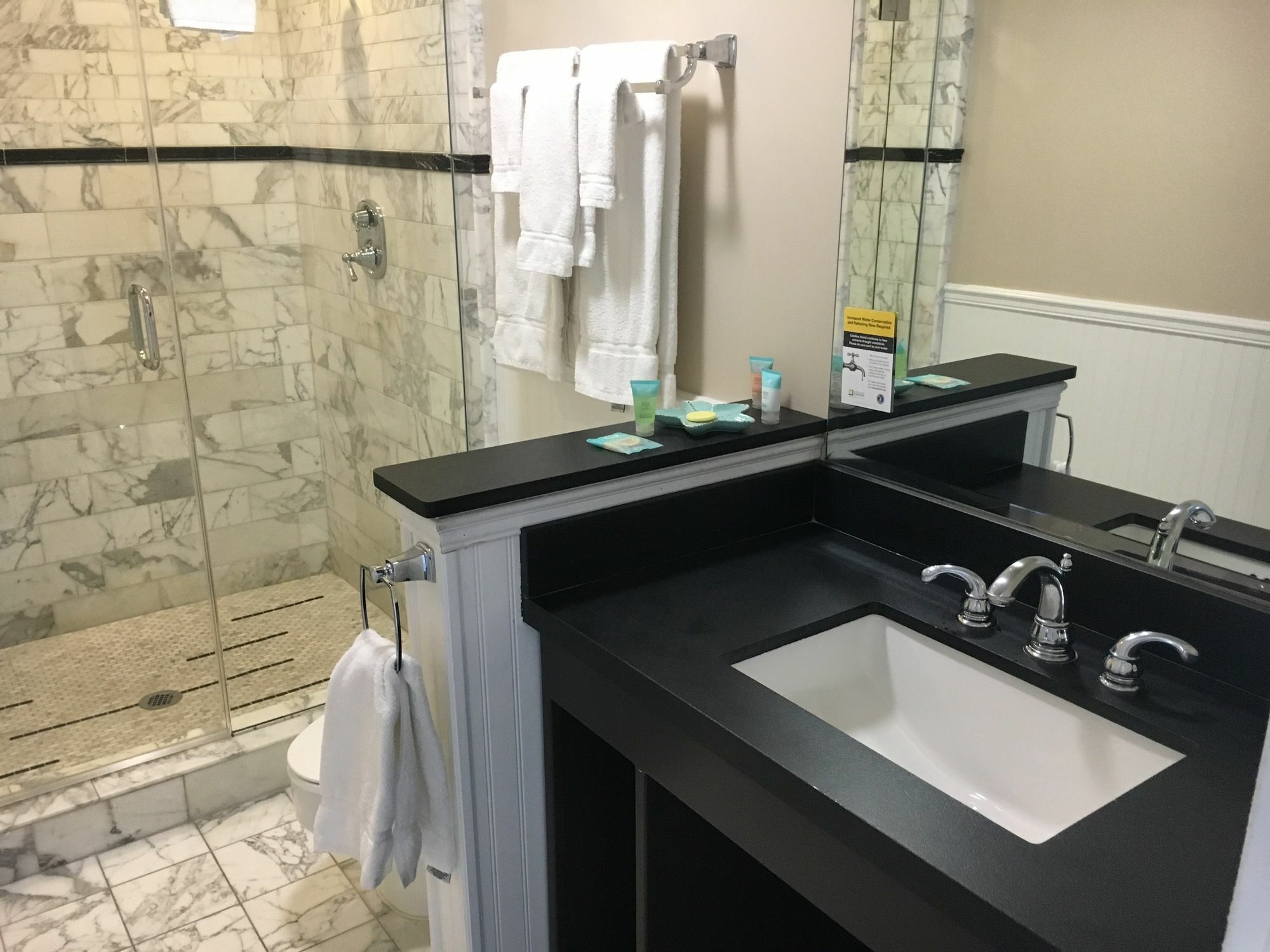 Glenmore Plaza Hotel Avalon Extérieur photo